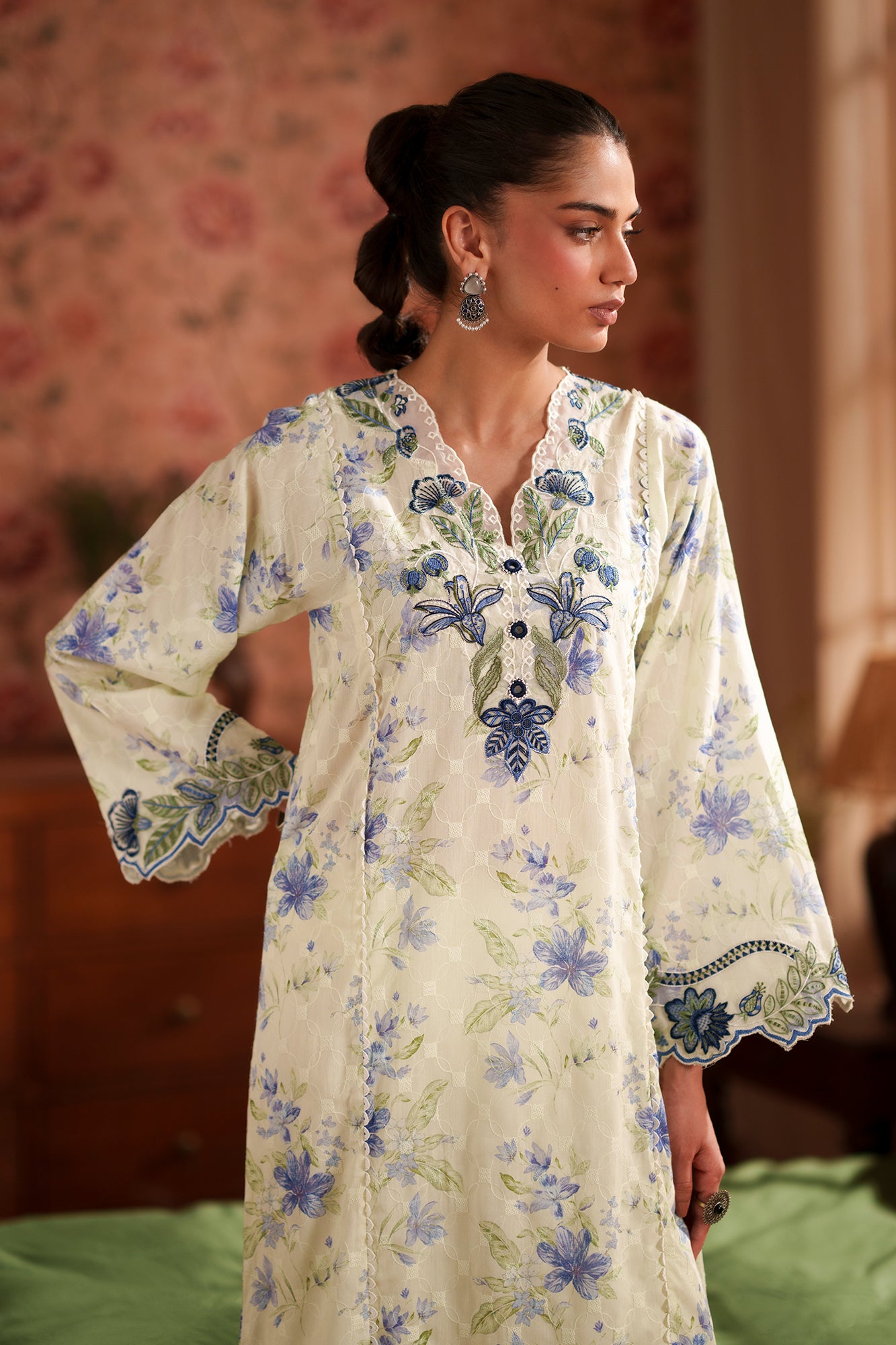EMBROIDERED SUIT (E4458/103/130)