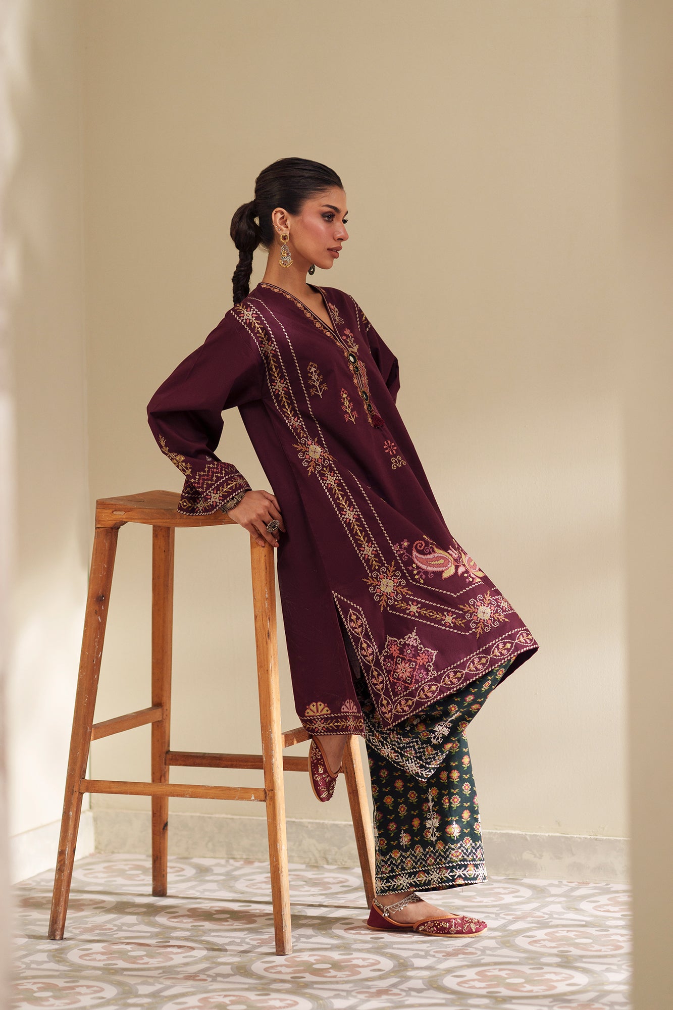 EMBROIDERED SUIT (E4453/103/414)
