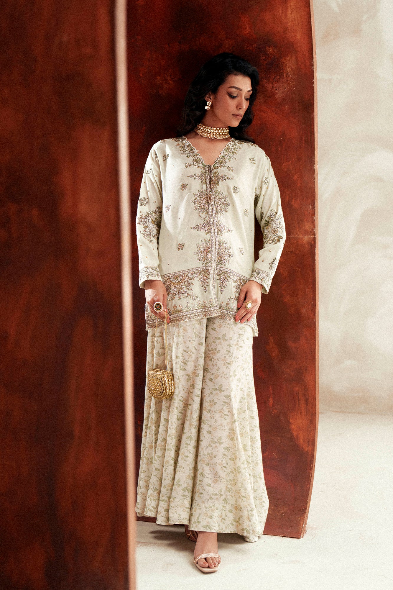 EMBROIDERED SUIT (E1120/104/722)