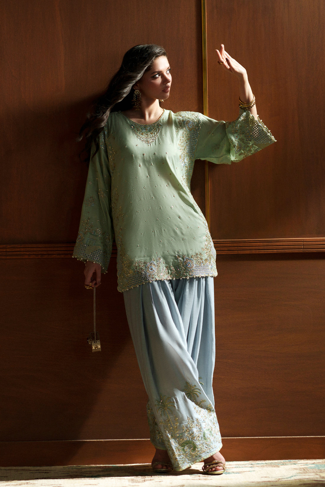 EMBROIDERED SUIT (E1124/104/721)