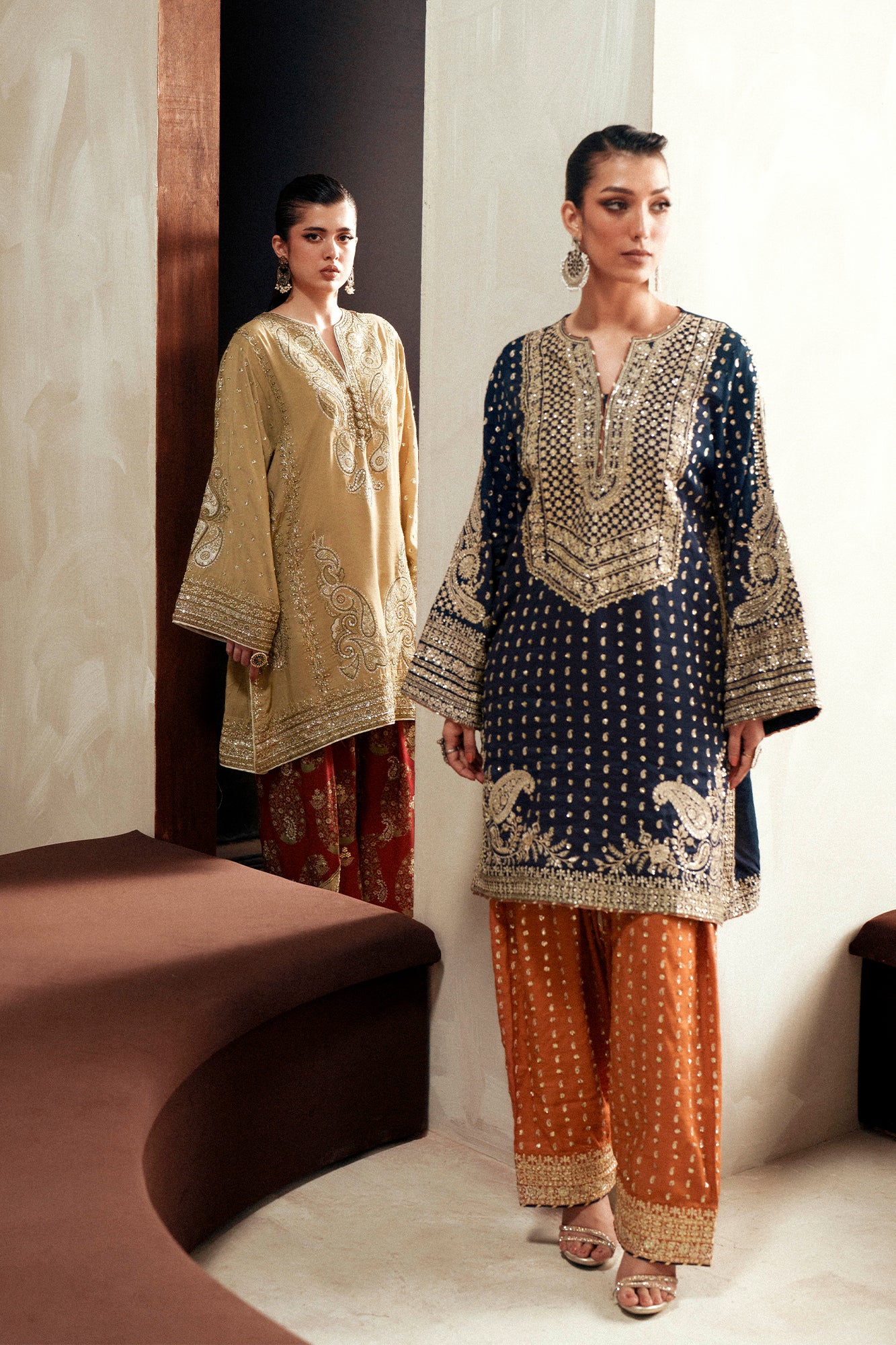 EMBROIDERED SUIT (E1093/104/623)