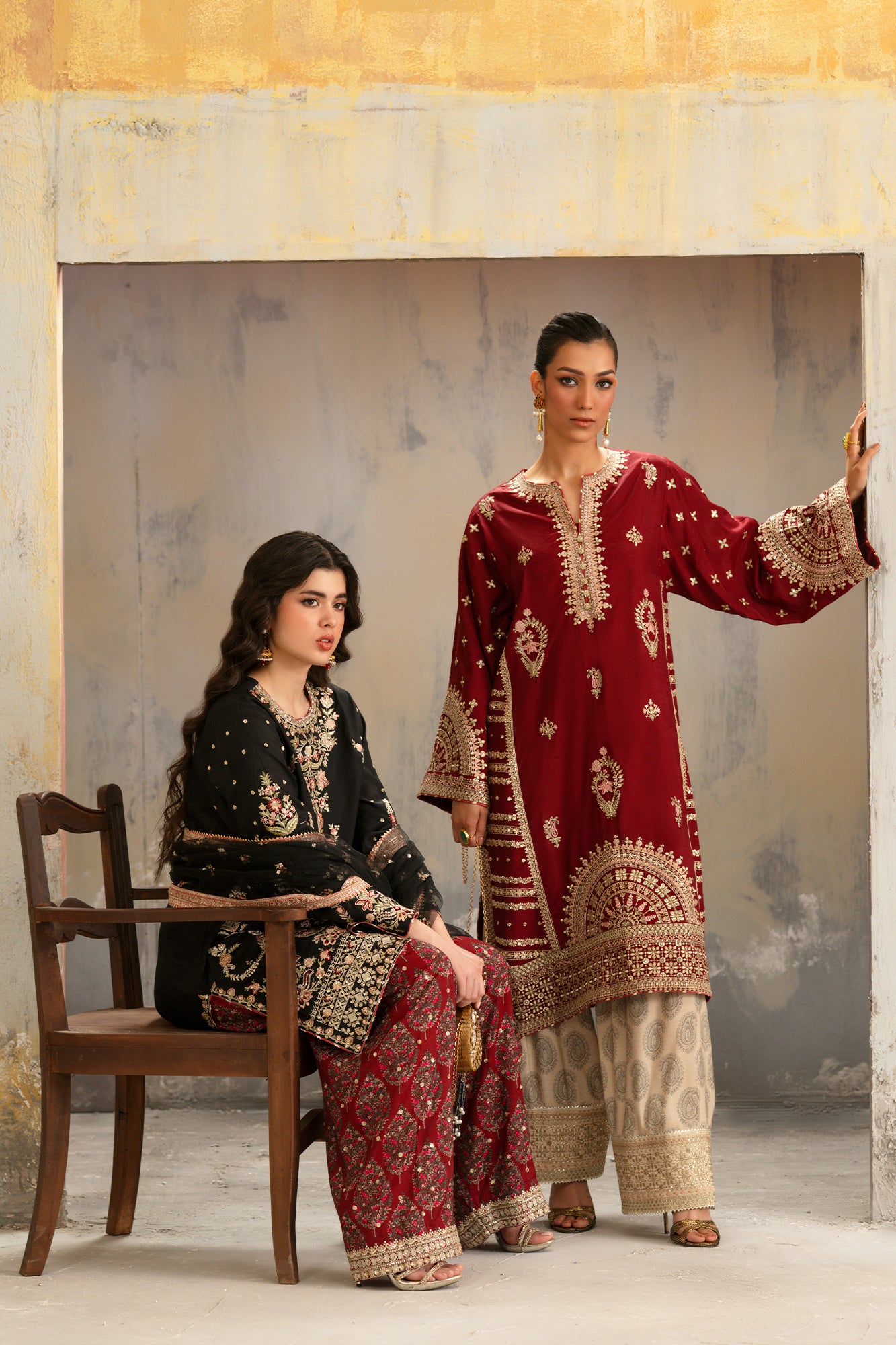 EMBROIDERED SUIT (E1070/104/305)