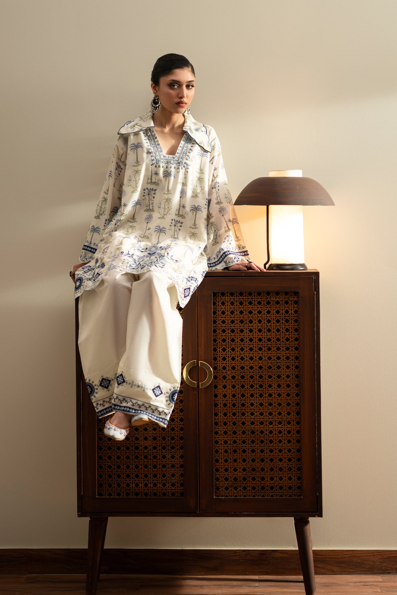 EMBROIDERED SUIT (E4268/103/005)