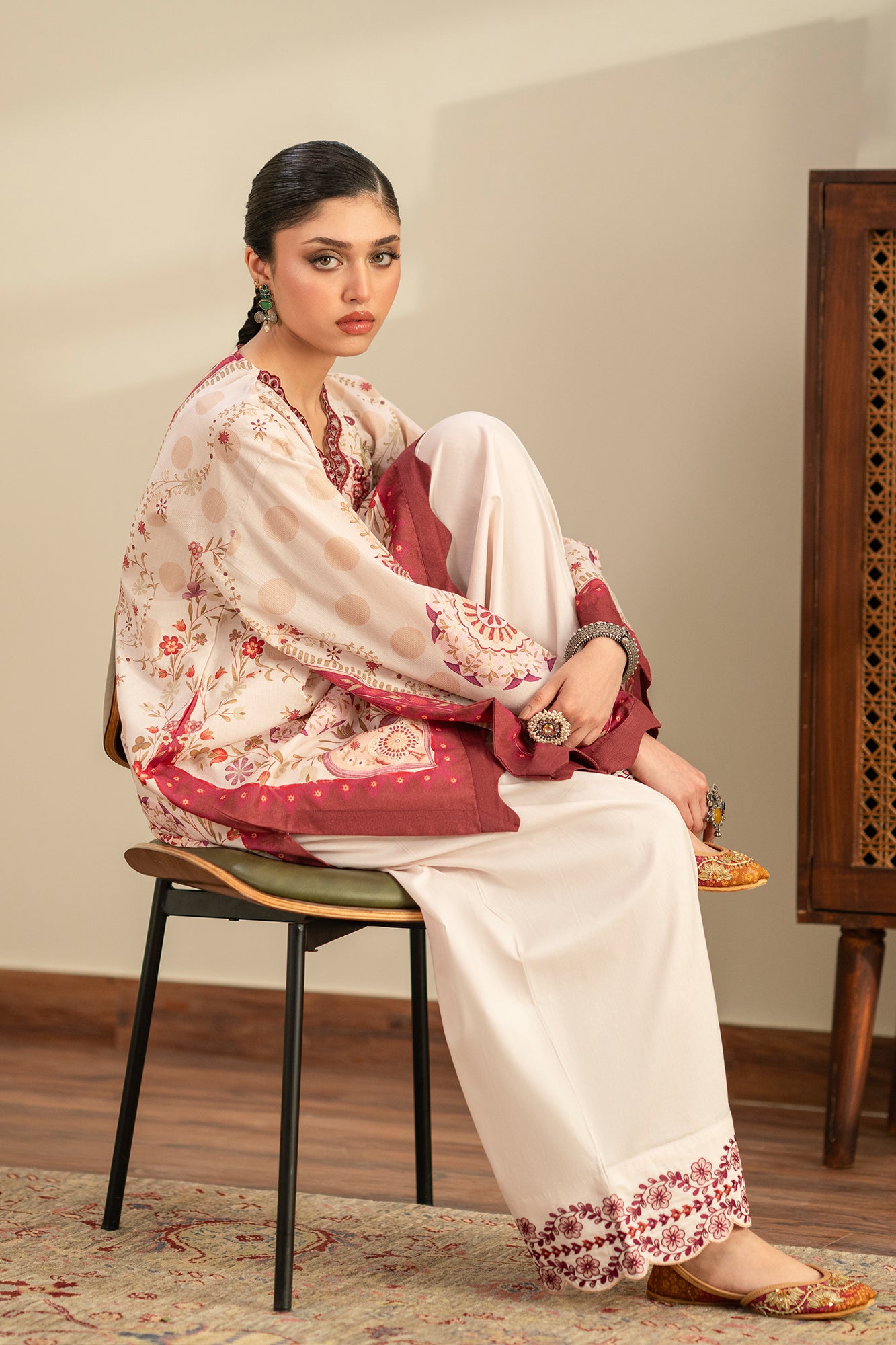 EMBROIDERED SUIT (E4421/103/329)