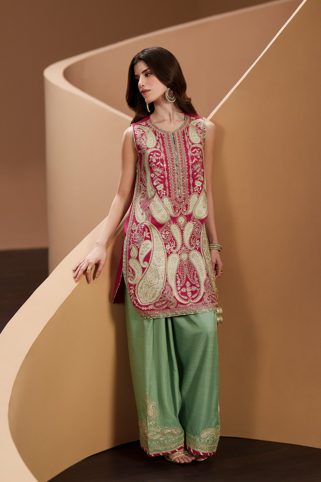 EMBROIDERED SUIT (E1211/104/405)