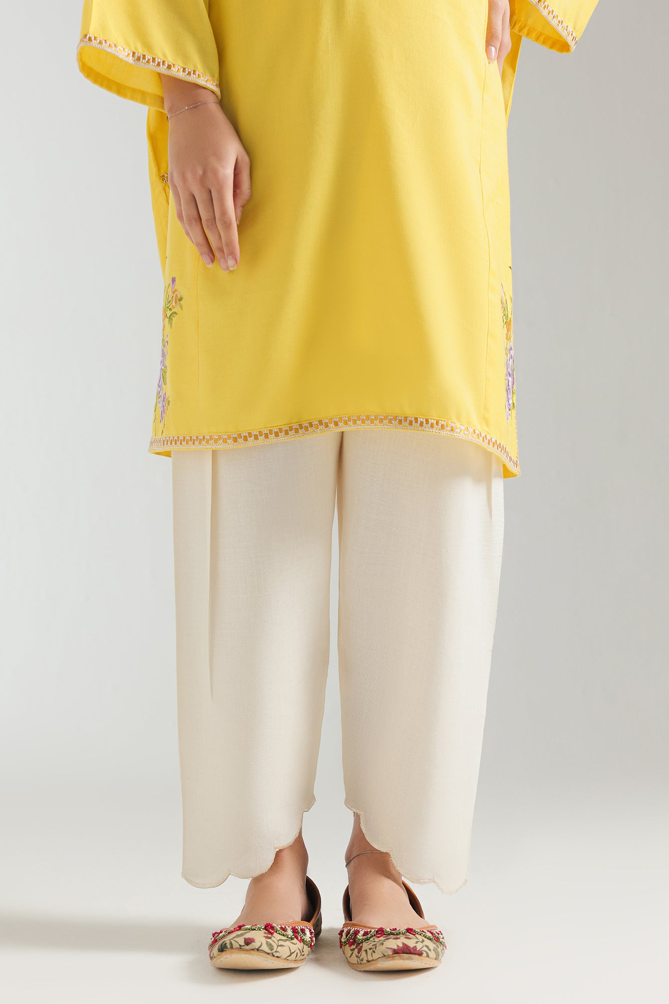 EMBROIDERED SHALWAR (S1E6472/102/002)