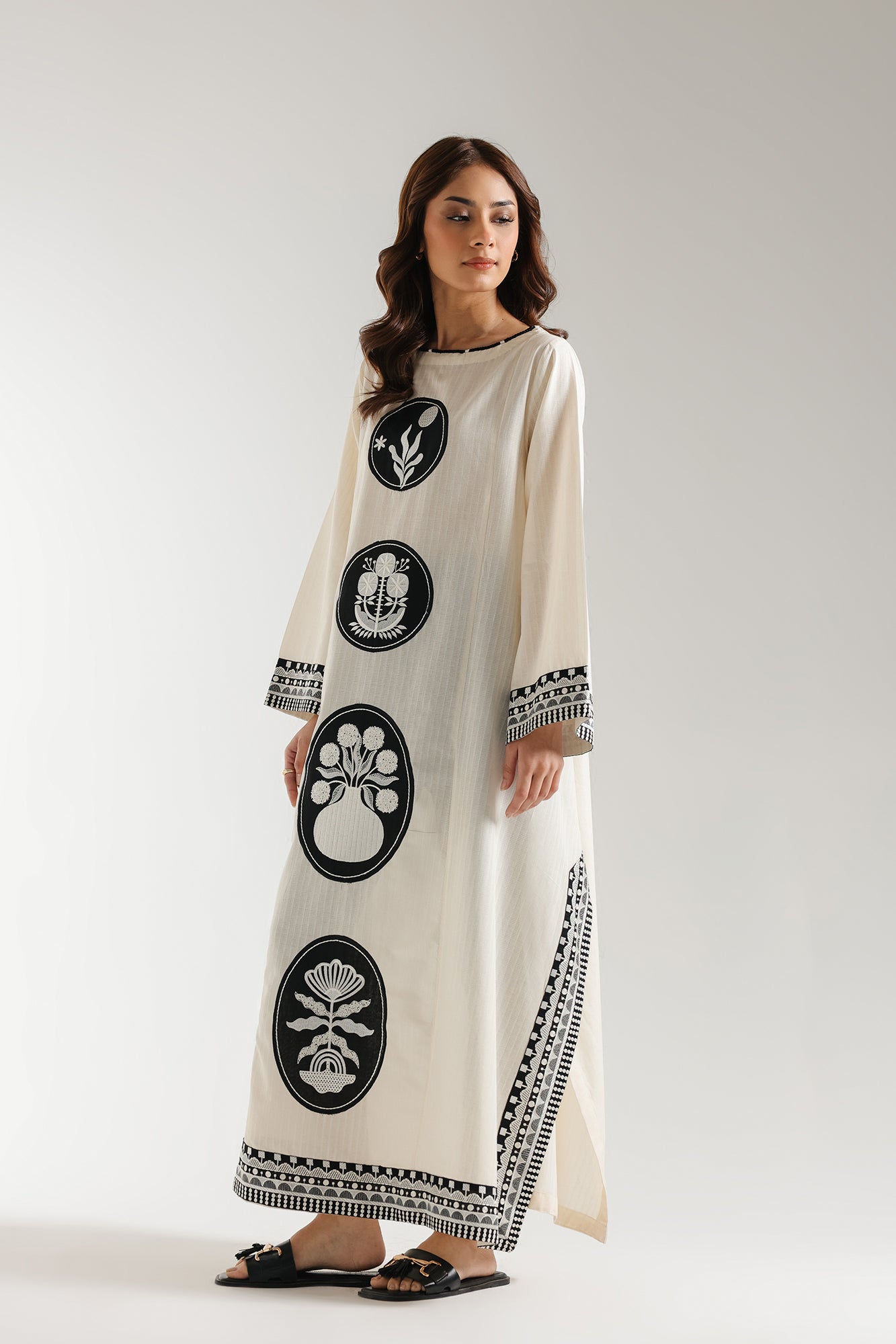 EMBROIDERED DRESS (S4E6364/102/002)