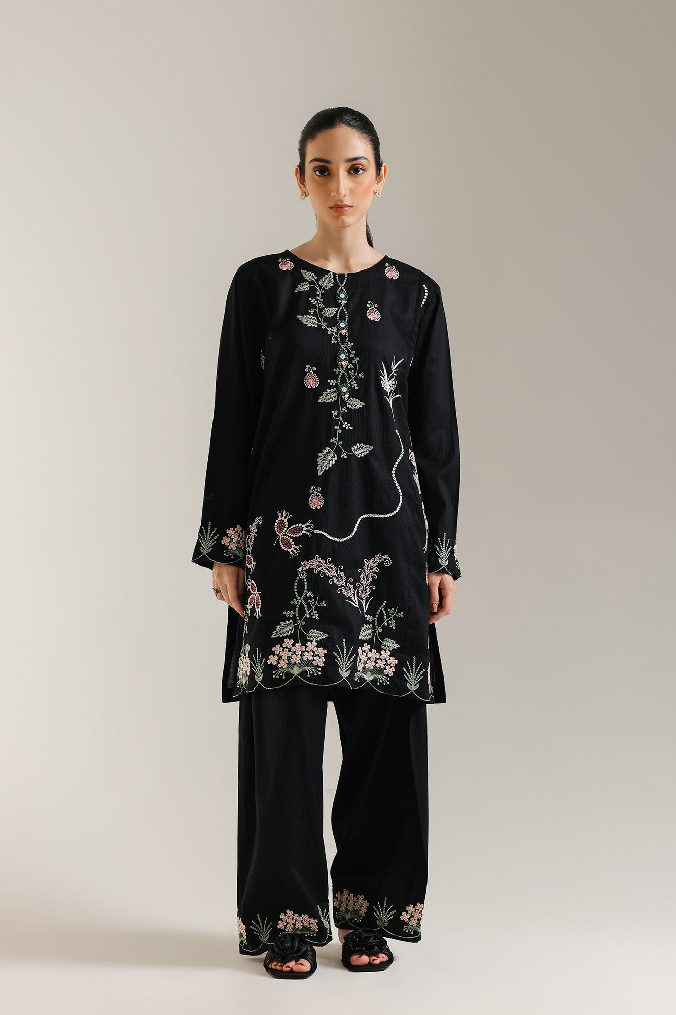 EMBROIDERED SUIT (S7E6393/102/902)