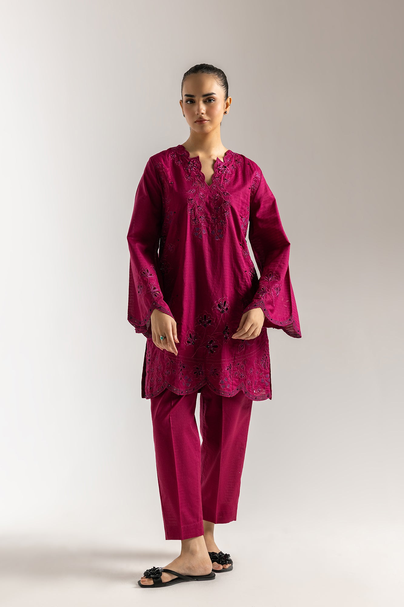 EMBROIDERED SUIT (S8E6324/102/525)