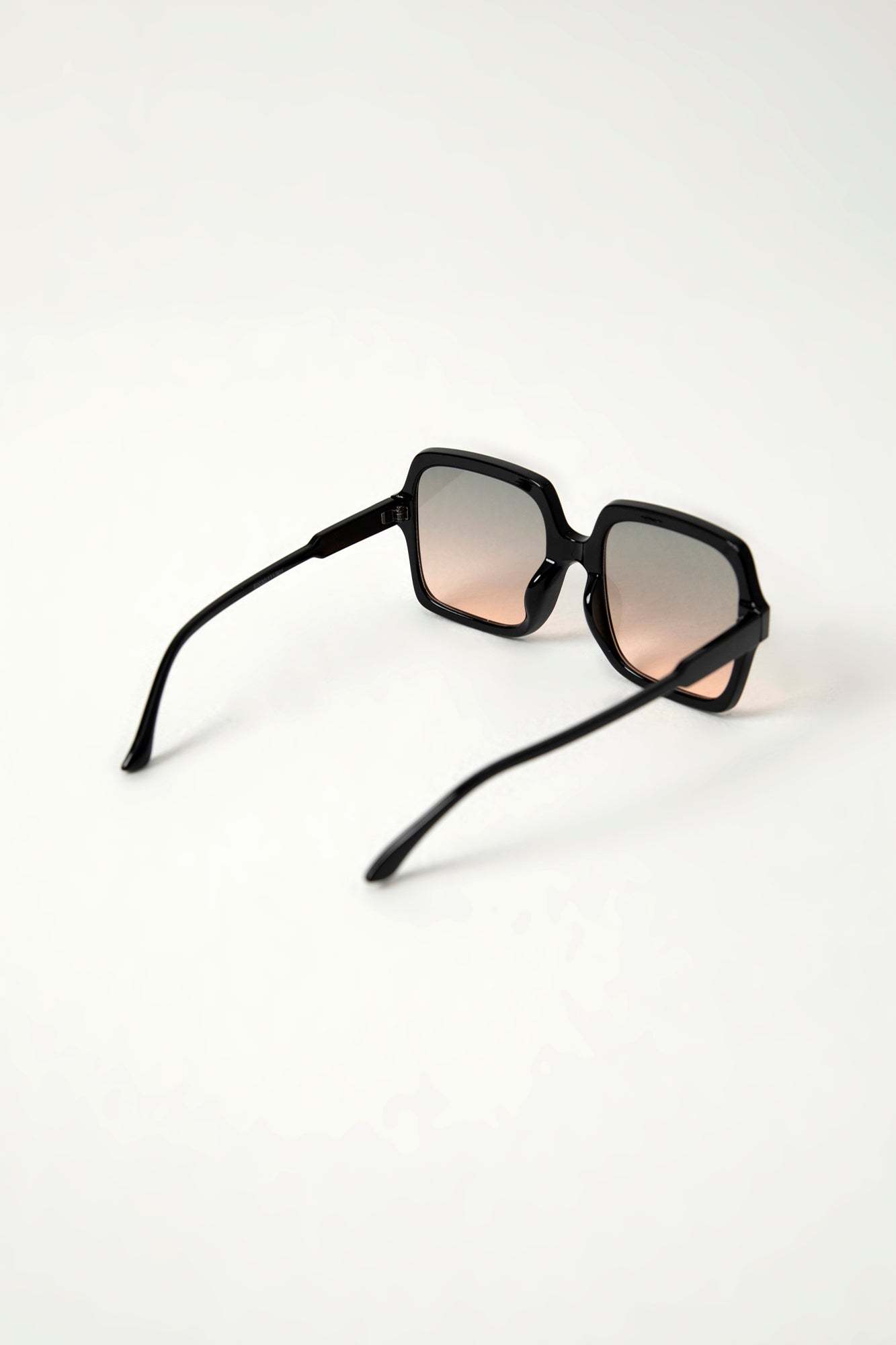 SUNGLASSES (E0032/111/901)