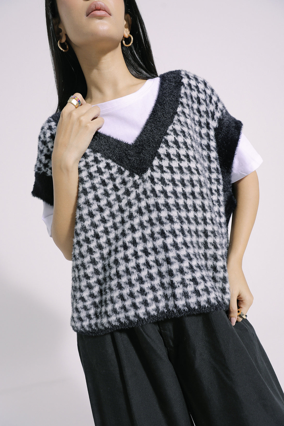 V-NECK KNIT VEST (E0524/108/902)