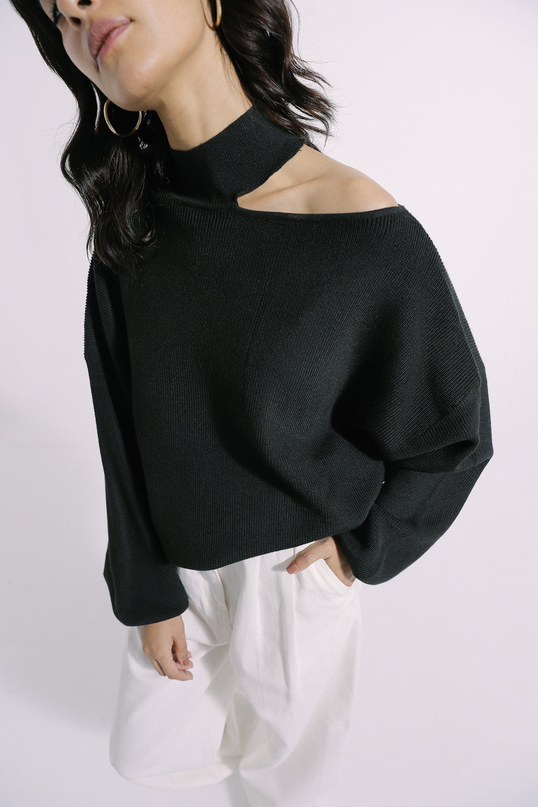 CUT OUT NECK SWEATER (E0555/108/902)